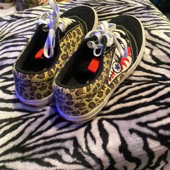 NWOT LOSERS SIZE 9 leopard and black with shark
Worn 2wice!! - Picture 2 of 6